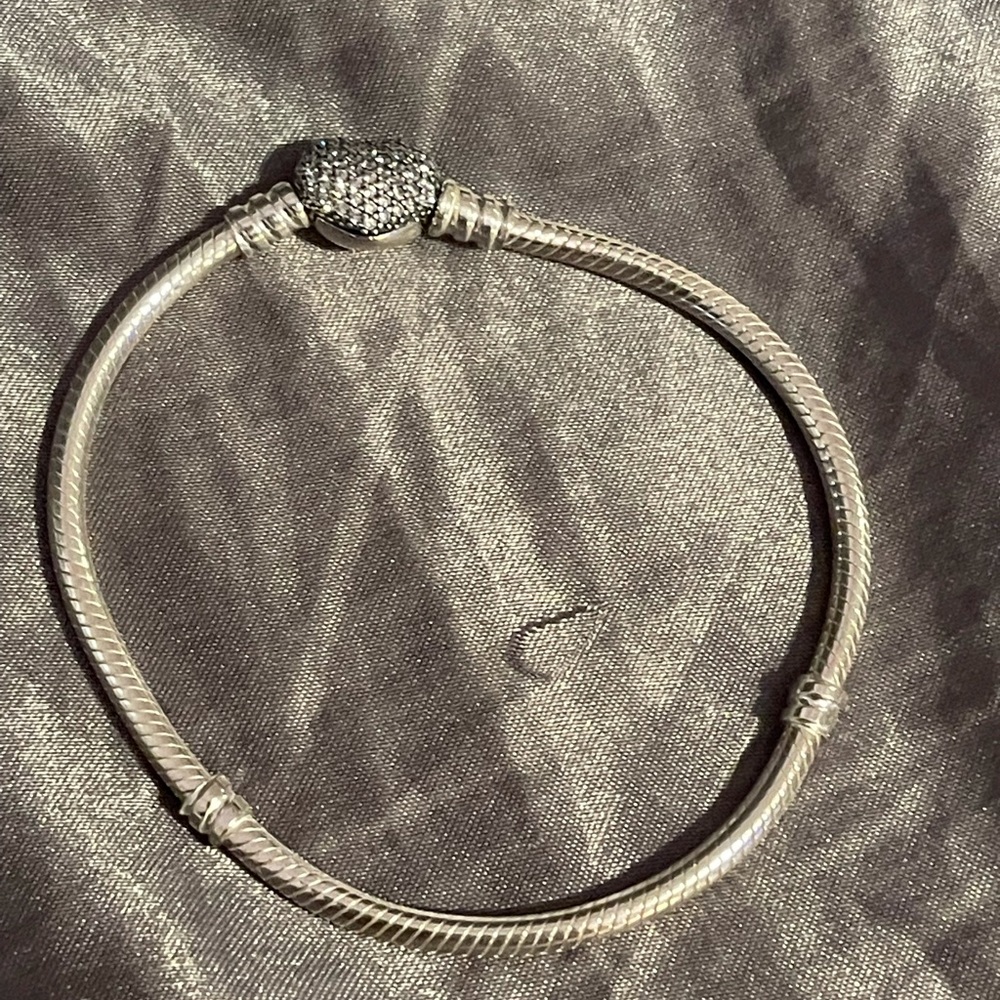 PANDORA - PAVE HEART BRACELET